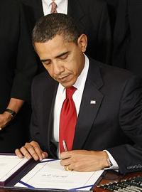 Барак Обама (Barack Obama) отменяет запрет на въезд в США людей, заражённых ВИЧ