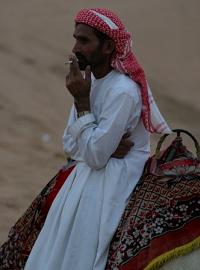 Арабы тоже курят, и власти с этим борются