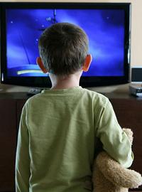 Маленьким детям вредно подолгу сидеть перед телевизором
