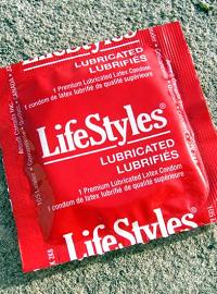 В Британии подросткам от 13 лет стали раздавать презервативы