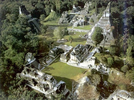 Руины майя в Тикале (Tikal), Гватемала